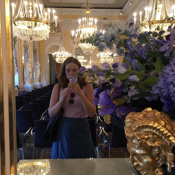 Meet your Posher, Emily - Picture 3 of 4